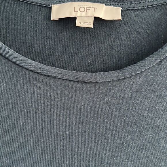 Loft cap sleeve ruffle bottom knit tee- size M - Picture 2 of 5